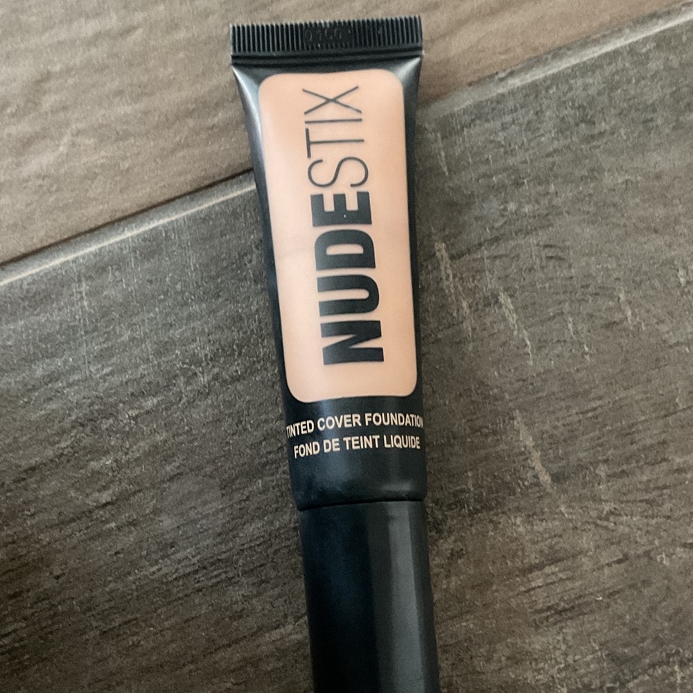 NUDESTIX Tinted Cover Foundation